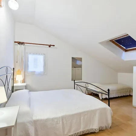 Apartment Homely In Near Sea